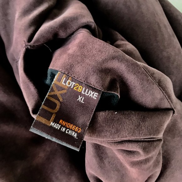 Lot 29 Luxe Wile E Coyote Faux Fur Bomber Jacket - Picture 7 of 8